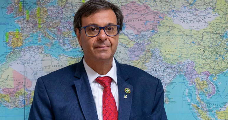 Ex-ministro de Bolsonaro foi preso; ele nega ajuda a Mauro Cid.
