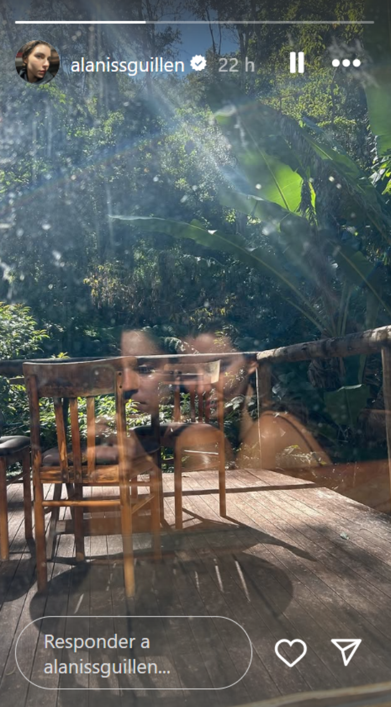 Postagem feita por Alanis nas redes sociais no Dia dos Namorados