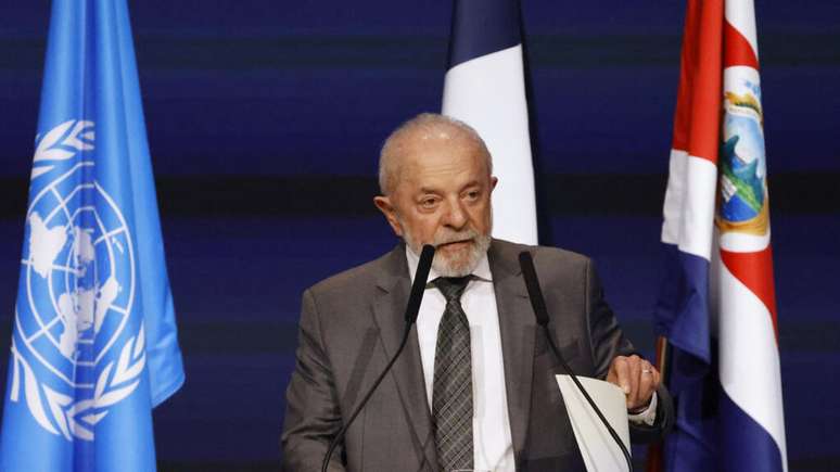 Luiz Inácio Lula da Silva discursa durante o Fórum de Economia e Finanças Azuis, na véspera da Conferência da ONU sobre os oceanos, em Mônaco, em 8 de junho de 2025.