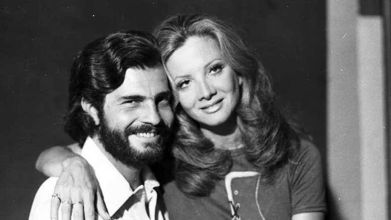 Tarcísio Meira e Glória Menezes nos bastidores de O Homem Que Deve Morrer