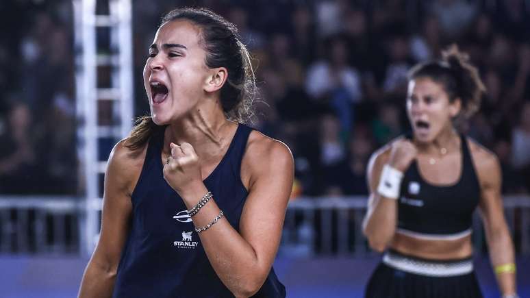 Vitória Marchezini com Chow ao fundo 