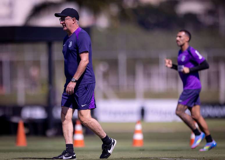 Dorival Júnior comanda treino do Corinthians  –