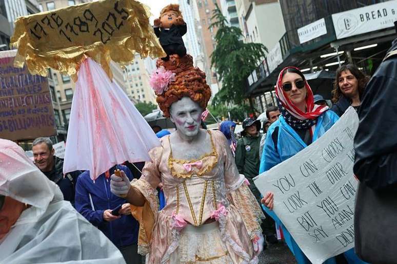 Manifestantes na Quinta Avenida em Nova York