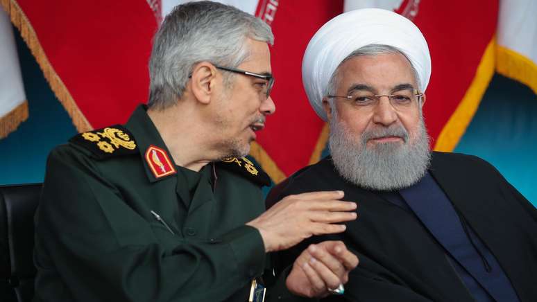 Mohammad Bagheri, chefe de gabinete das Forças Armadas iranianas (esq.), foi um dos mortos durante o ataque de Israel