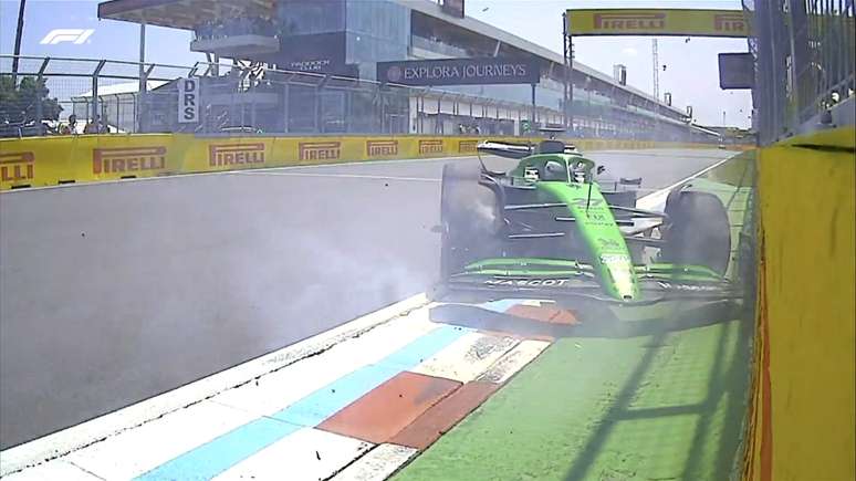 Nico Hulkenberg roda e quase acerta o muro 