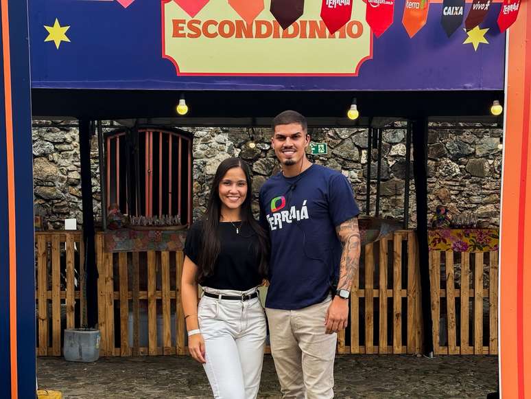 Pedro e Jade prontos para aproveitar a festa