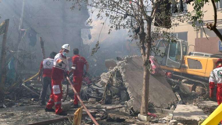 Os ataques israelenses em Teerã na noite de quinta-feira tiveram como alvo cientistas nucleares e comandantes militares