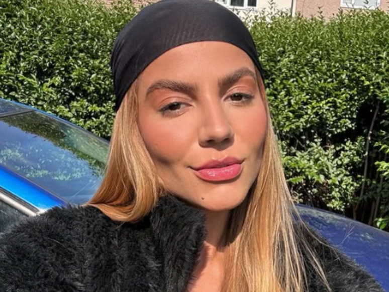 The former BBB Hariany attracts attention when using public transport