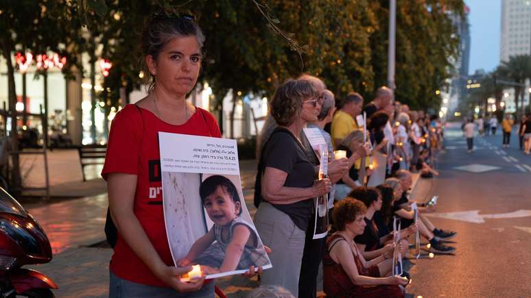 'Não podemos trazê-los de volta assim... a guerra está matando eles', diz a manifestante Mayan Eliahu Ifhar, ecoando o crescente temor entre as famílias de reféns