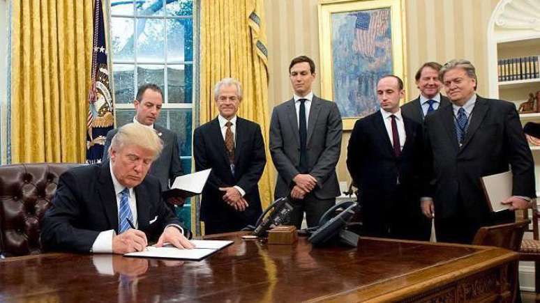 No primeiro mandato de Donald Trump (2017-2021), Stephen Miller participou ativamente da reda&ccedil;&atilde;o dos discursos do presidente e das medidas mais duras sobre a imigra&ccedil;&atilde;o