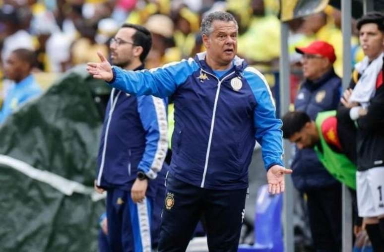 Divulgação / FIFA - Legenda: Maher Kanzari, técnico do Espérance