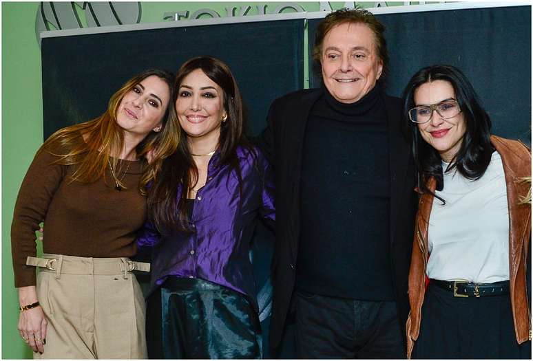 F&aacute;bio Jr. com as filhas: Krizia, Tain&aacute; e Cleo &mdash;