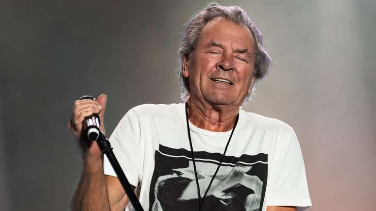 O vocalista Ian Gillan, do Deep Purple, em show no Best of Blues and Rock 2025 -