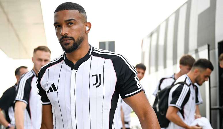 Bremer durante a viagem da Juventus 