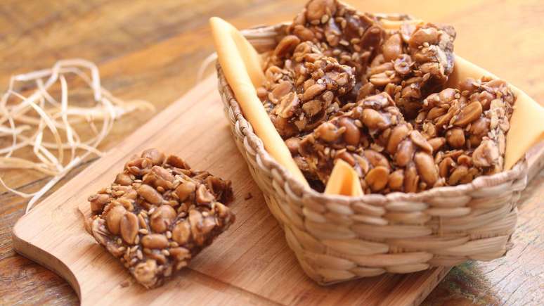 Quer aprender a fazer pé de moleque vegano? Então você veio à receita certa! Confira os ingredientes e o modo de preparo