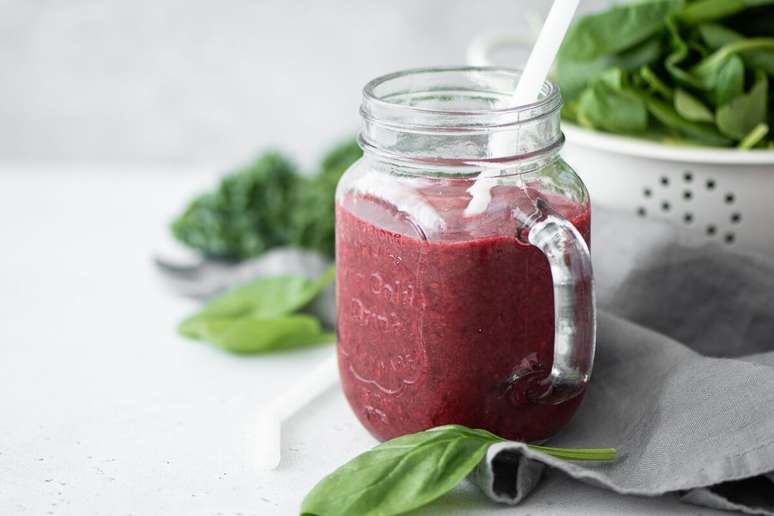 Suco de uva com chia e espinafre 