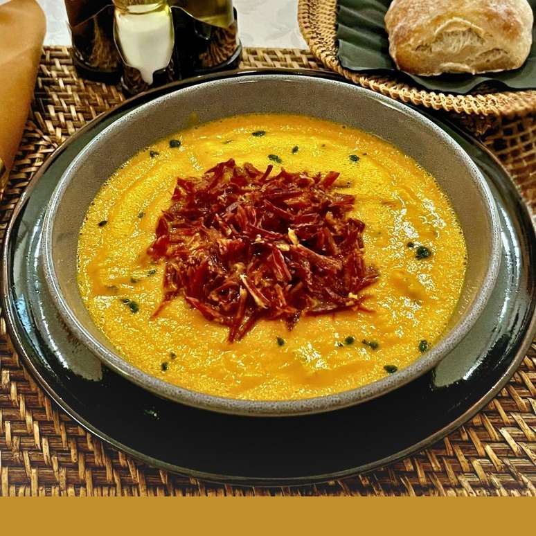 SOPA DE ABÓBORA NA AIRFRYER COM CARNE SECA