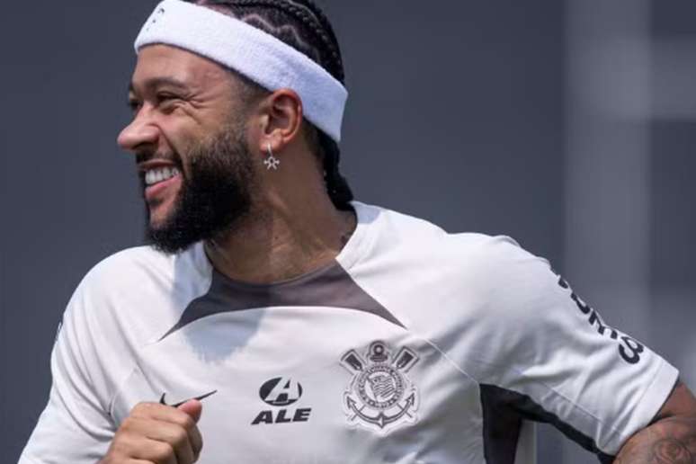 Memphis Depay em ação pelo Corinthians