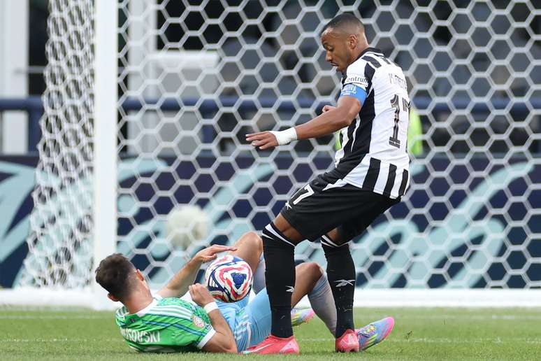 Marlon Freitas em ação pelo Botafogo 