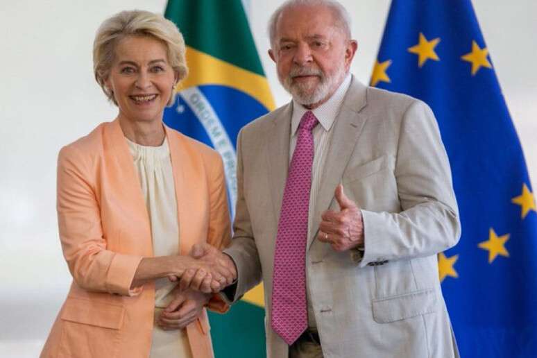 Von der Leyen e Lula durante encontro em Brasília
