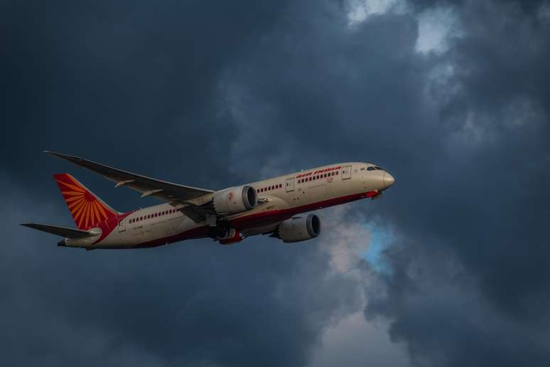 Avião da Air India sobrevoa Hong Kong (imagem de arquivo)