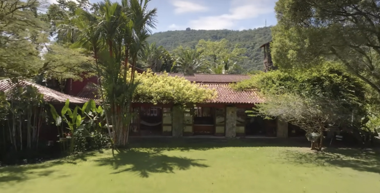 Parte externa da mans&atilde;o de Regina Cas&eacute;