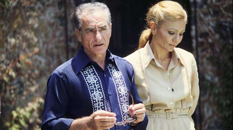 O xá e a sua esposa nunca mais regressaram ao Irã depois da revolução