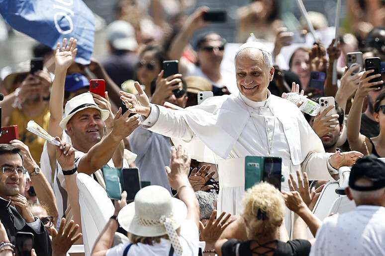 Papa Leão XIV celebra audiência geral no Vaticano