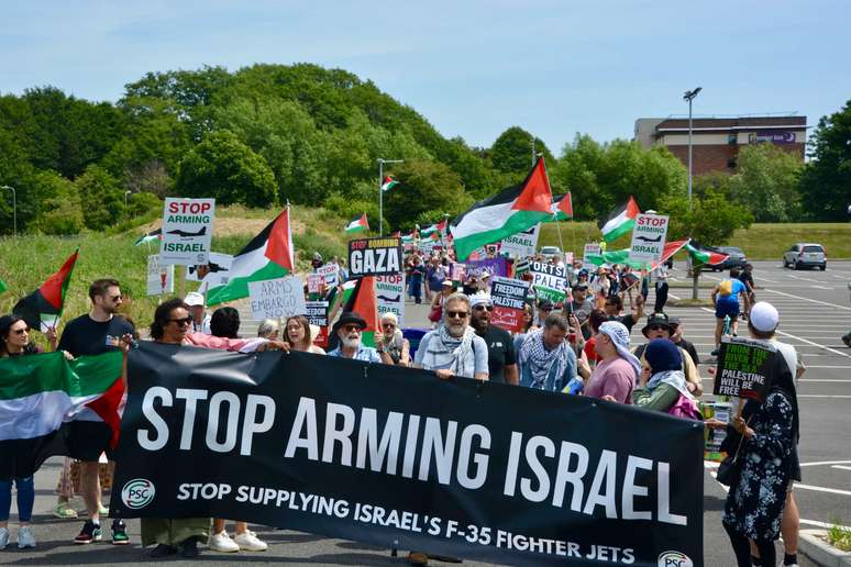 Protesto organizado pela Palestine Solidarity Campaign (PSC) contra o envio de componentes do caça F-35 do Reino Unido para Israel