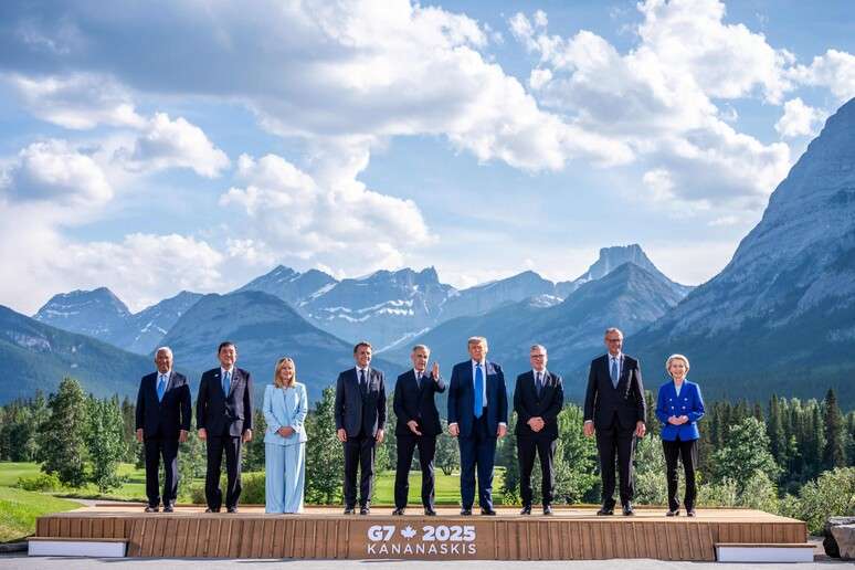 Líderes do G7 posam para foto em Kananaskis, no Canadá