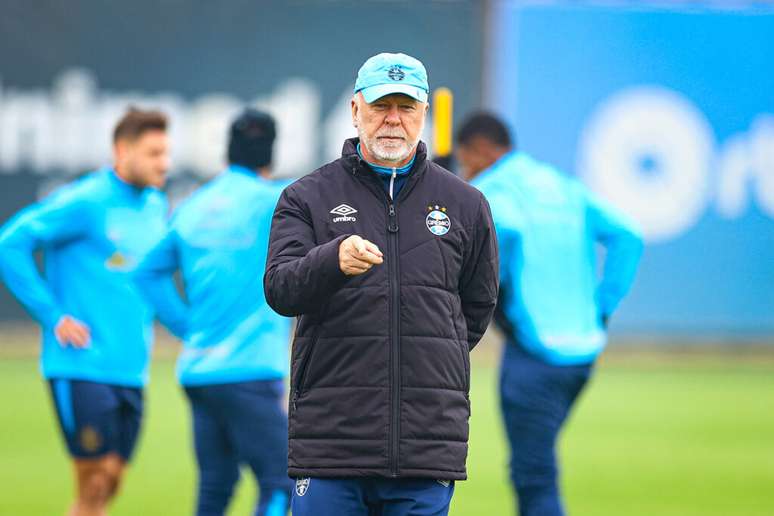 Mano Menezes em treino pelo Grêmio 