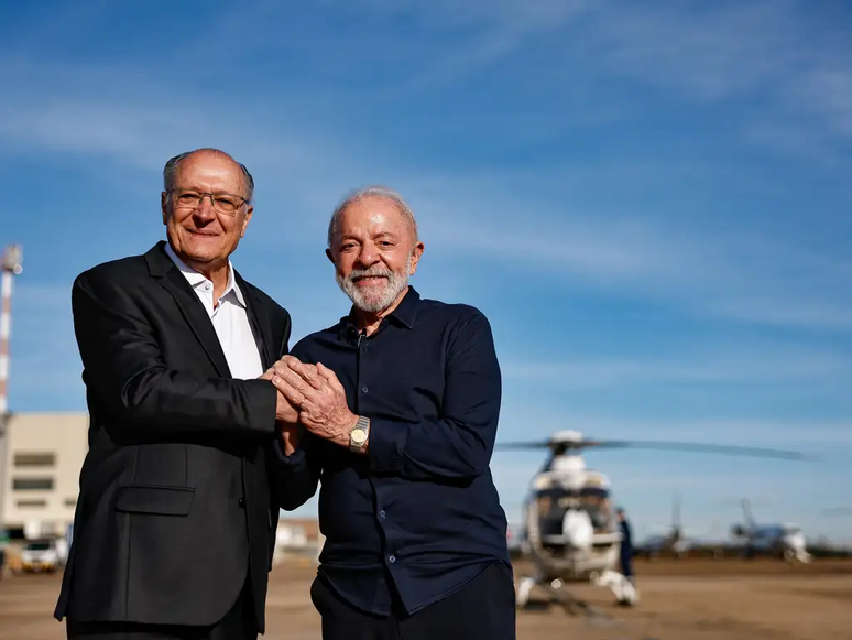 Em meio à crise fiscal, Lula deixou o país sob comando de Alckmin e foi ao Canadá para a reunião do G7