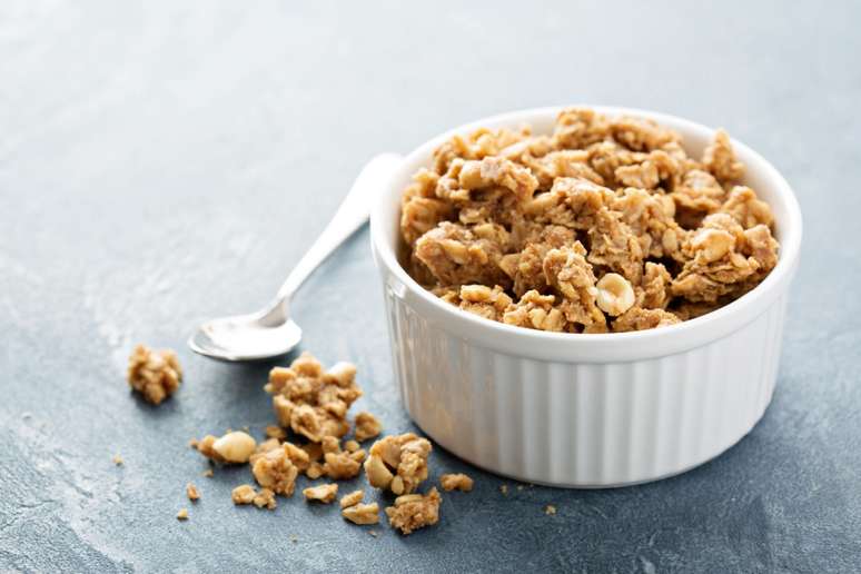 Granola caseira com amendoim 