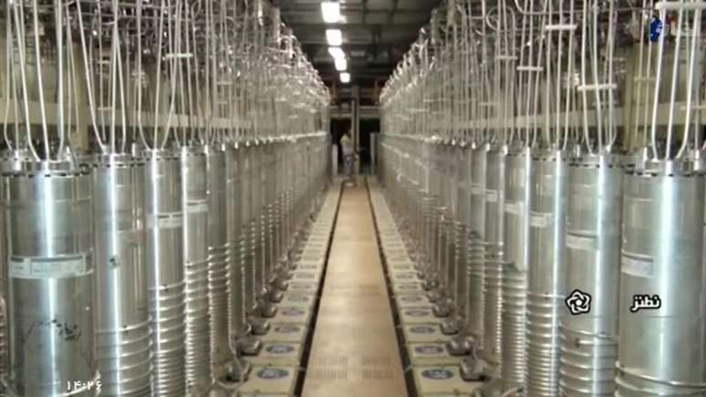 Imagem de arquivo de 17/4/21 faz parte de vídeo divulgado pela TV estatal iraniana, na usina de enriquecimento de Natanz, a 322 km ao sul da capital Teerã.