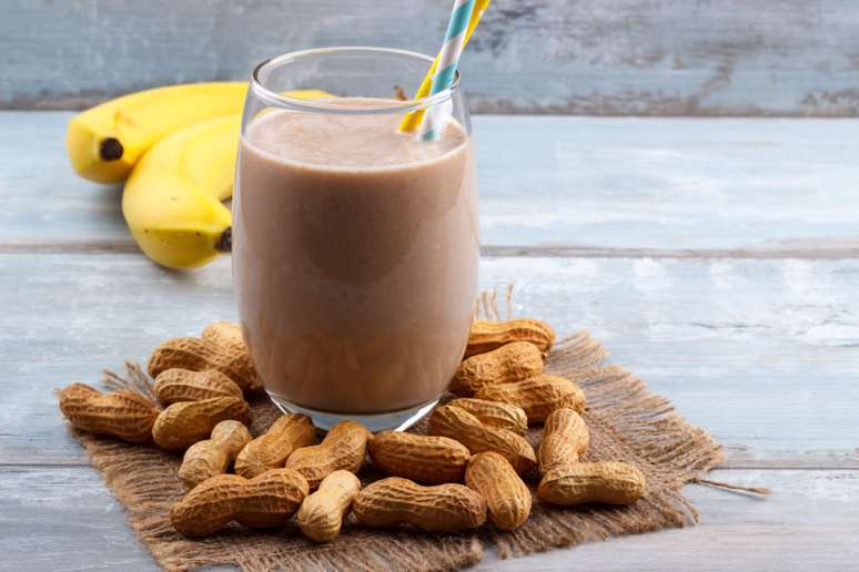 Vitamina de banana, whey protein e amendoim 