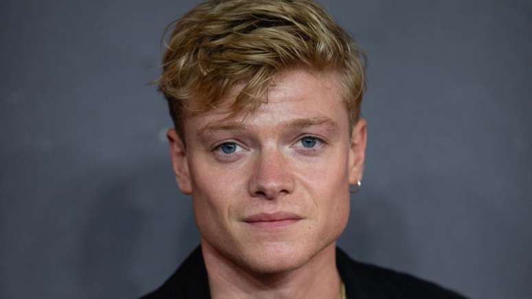 Tom Rhys Harries &eacute; escalado pela DC para protagonizar filme do Cara-de-Barro