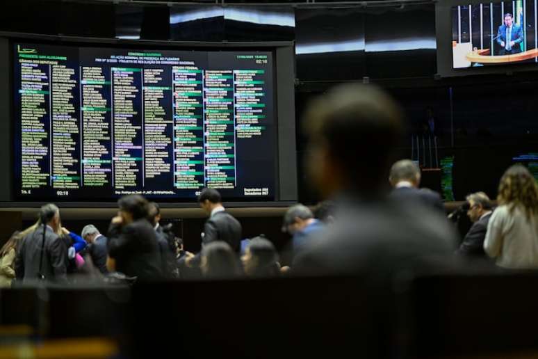 Plenário da Câmara dos Deputados durante sessão conjunta do Congresso Nacional destinada deliberação dos vetos.