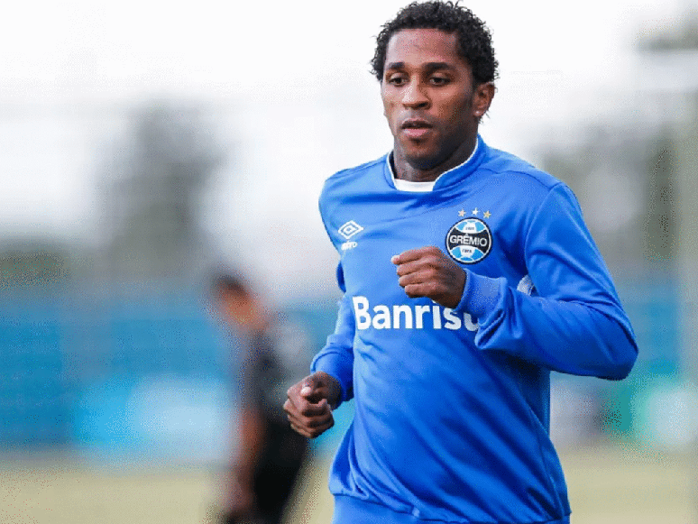 Bolãnos, ex-jogador do Grêmio e atualmente no Guayaquil City, foi preso por porte de armas 