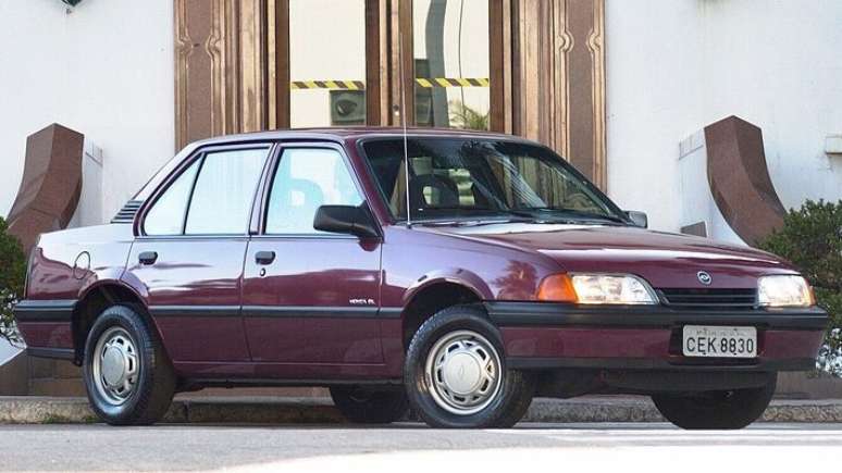 Chevrolet Monza tinha antena externa