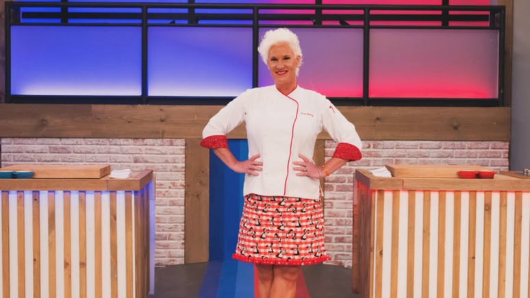 Chefs and TV stars, Anne Burrell dies at 55
