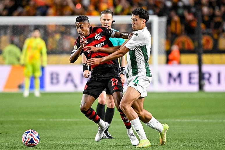 Bruno Heanique recibió la tarjeta amarilla Olalango al partido
