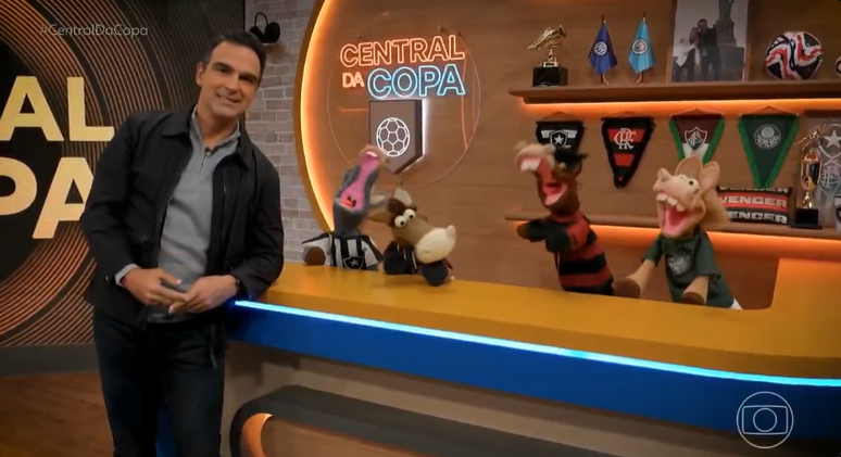 Tadeu Schmidt, apresentador, no Central da Copa