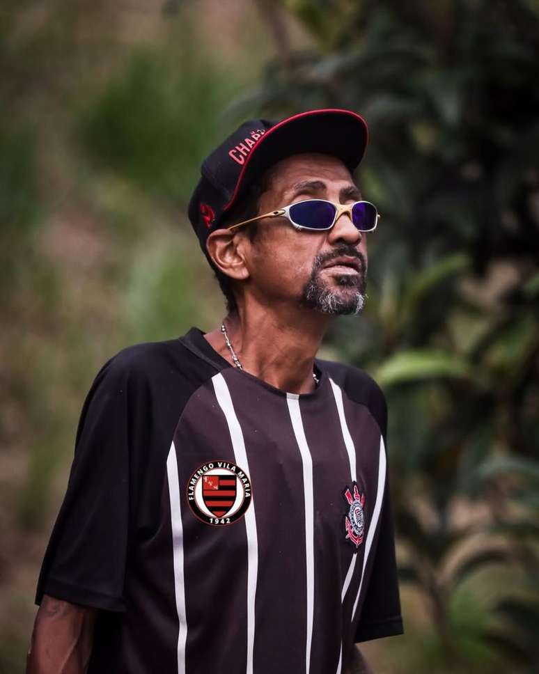 Tiquinho, torcedor-símbolo do Flamengo da Vila Maria, falecido recentemente, carregava no peito duas paixões.