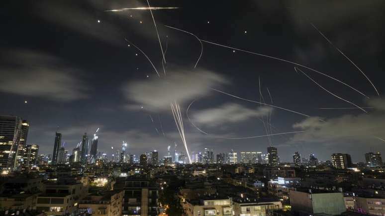 Israel attacks Iran for the sixth night; Trump requires Tehran’s “total yield” Israel attacks Iran for the sixth night; Trump requires Tehran’s “total yield”