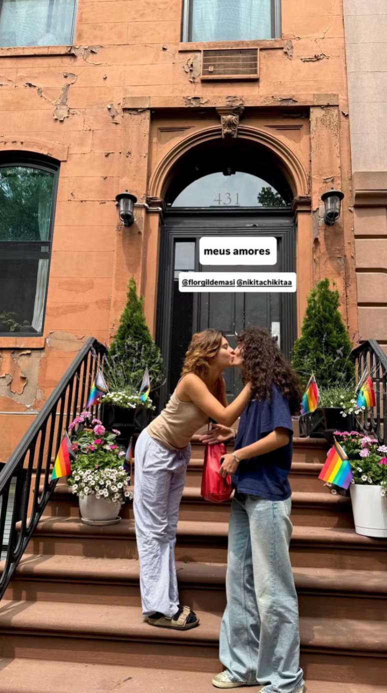 Clara Buarque visitou Flor Gil e sua namorada nos EUA -