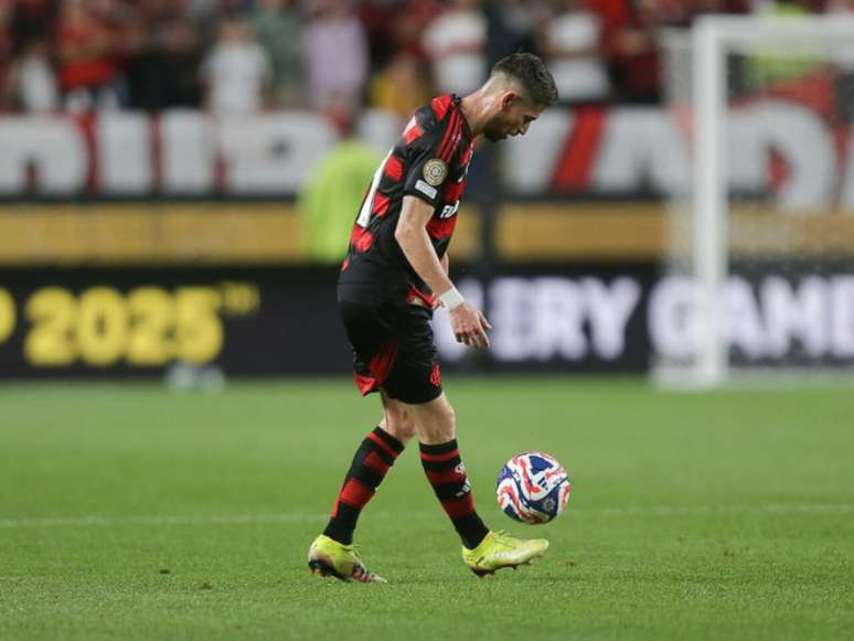 Jorginho em estreia pelo Flamengo no Mundial de Clubes (Foto: Gilvan de Souza/CRF)