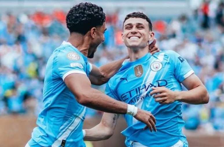 Doku chuta para fazer o segundo gol do City sobre o Wydad.