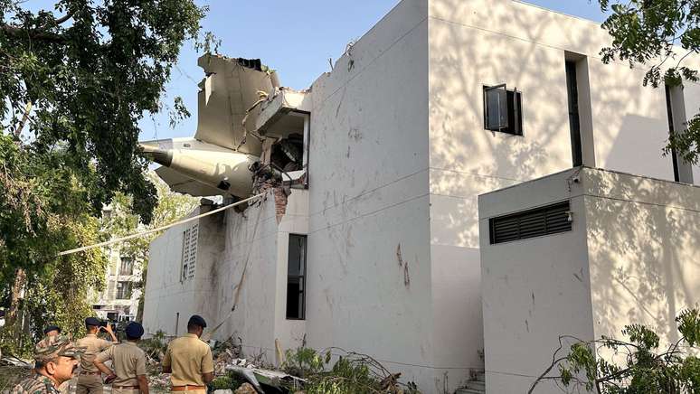 O Boeing 787 atingiu um alojamento para estudantes de medicina nos arredores do aeroporto de Ahmedabad