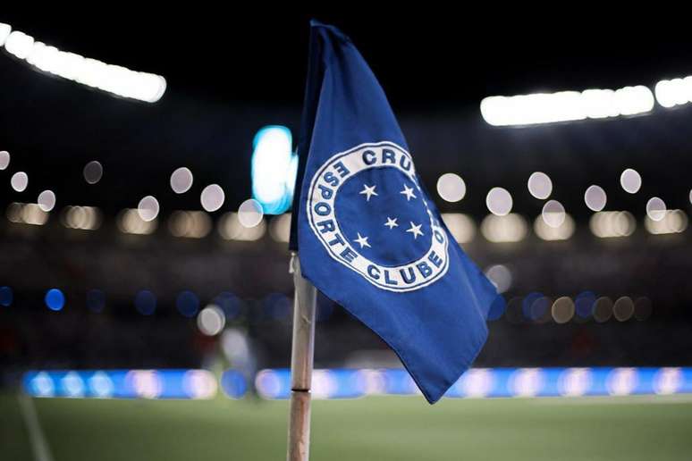 Bandeirinha de escanteio do Cruzeiro