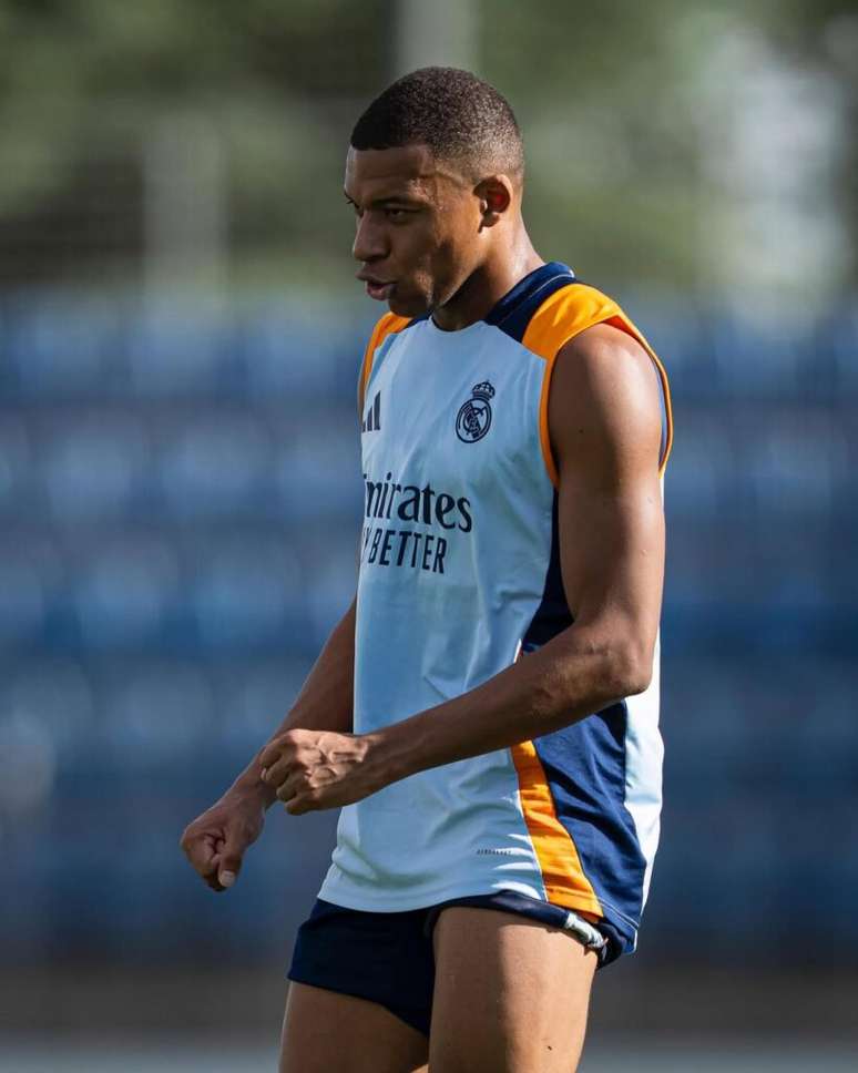 Kylian Mbappé durante treino do Real Madrid 